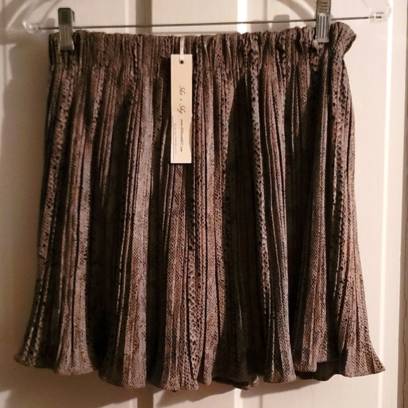 Faux suede mocha snake print mini skirt - Picture 2 of 4
